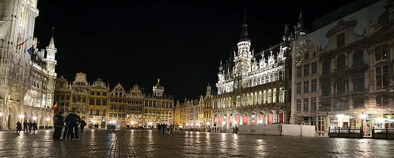 Gece Işıklarıyla Grote Markt - Brüksel