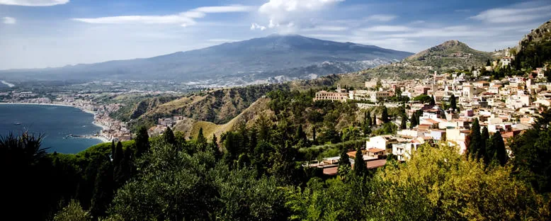 Etna Volkanı ve Şehir Manzarası - Catania