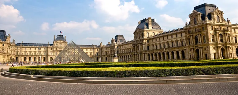 Louvre Müzesi ve Cam Piramit - Paris