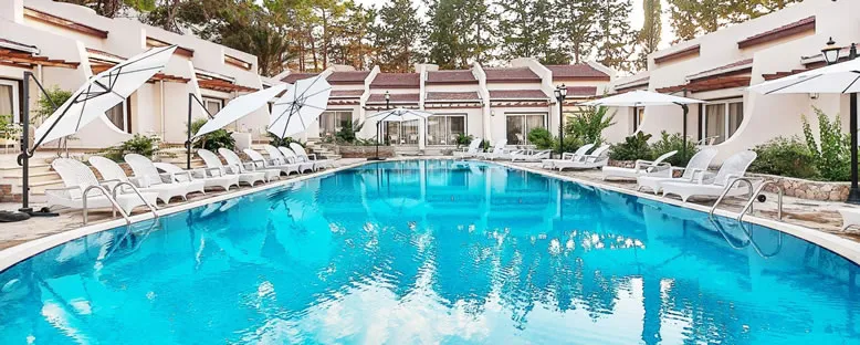 Açık Havuz - Le Chateau Lambousa Hotel