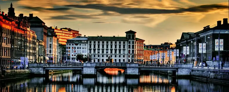 Akşam Işıklarıyla Şehir Manzarası - Göteborg