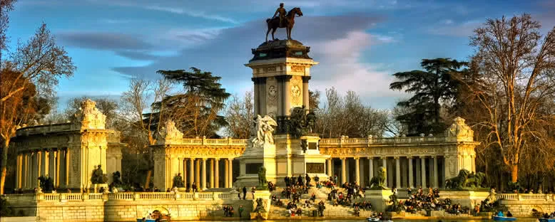 Retiro Parkı ve Kral XII. Alfonso Heykeli - Madrid