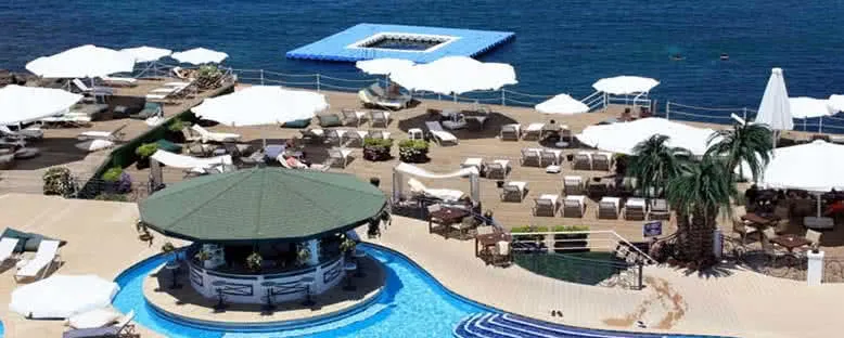 Beach Club - Rocks Hotel