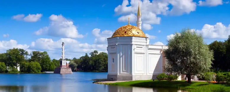 Catherine Parkı'nda Hamam ve Çeşme Sütunu - St. Petersburg