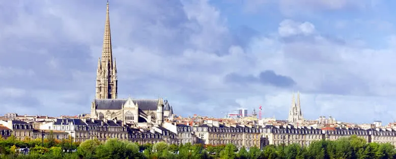 St. Michael Bazilikası ve Kent Manzarası - Bordeaux