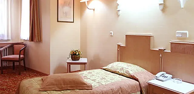 İki Kişilik Oda - Tarihi Emniyet Otel