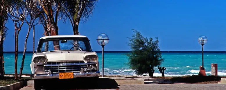 Kıyıda Klasik Araba - Varadero