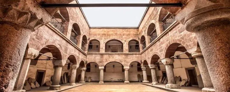 Meydan Medresesi - Hakkari