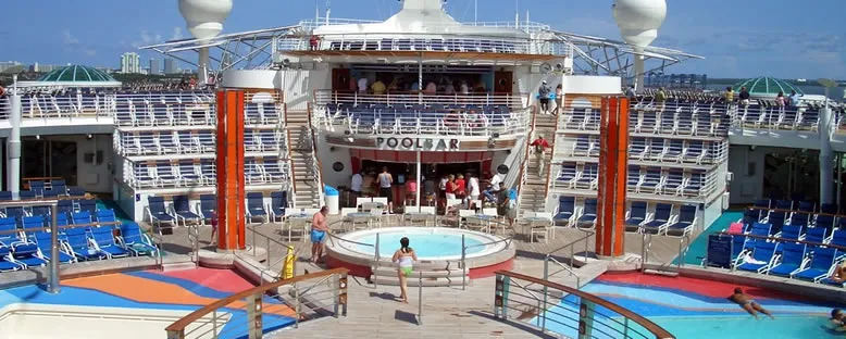 Pool Bar - Freedom of the Seas
