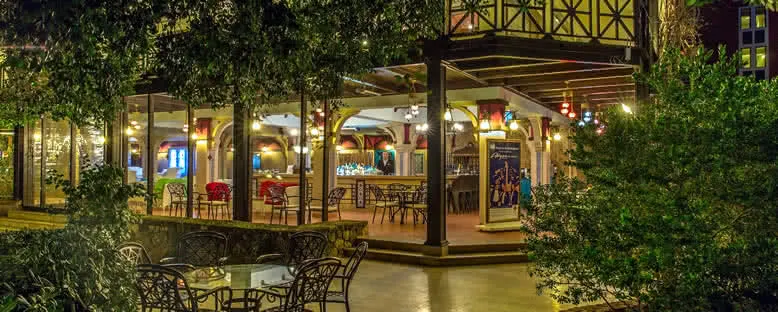 Pool Bar - Merit Crystal Cove Hotel & Casino