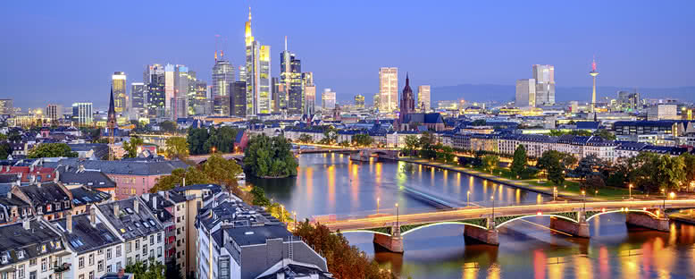 Frankfurt Katedrali: turistler için tarih ve bilgi Frankfurt Katedrali: turistler için tarih ve bilgi